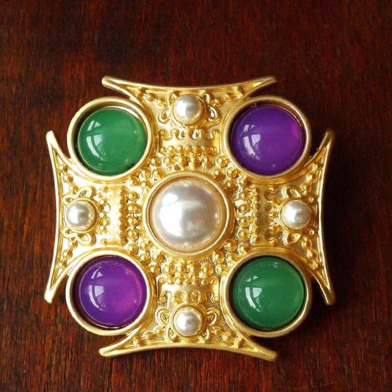 Retro Court Gold Color Treasure Brooches Antique Gem Exquisite Brooch Jewelry