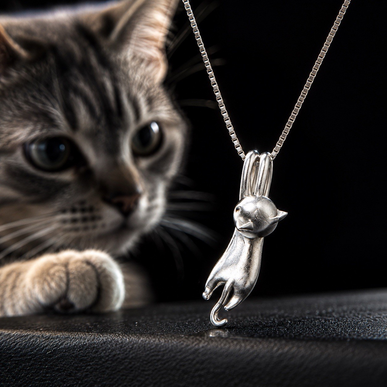 Silver Tone Stretching Cat Pendant Necklace 18” Kitty Charm Chain Pet Lover Gift