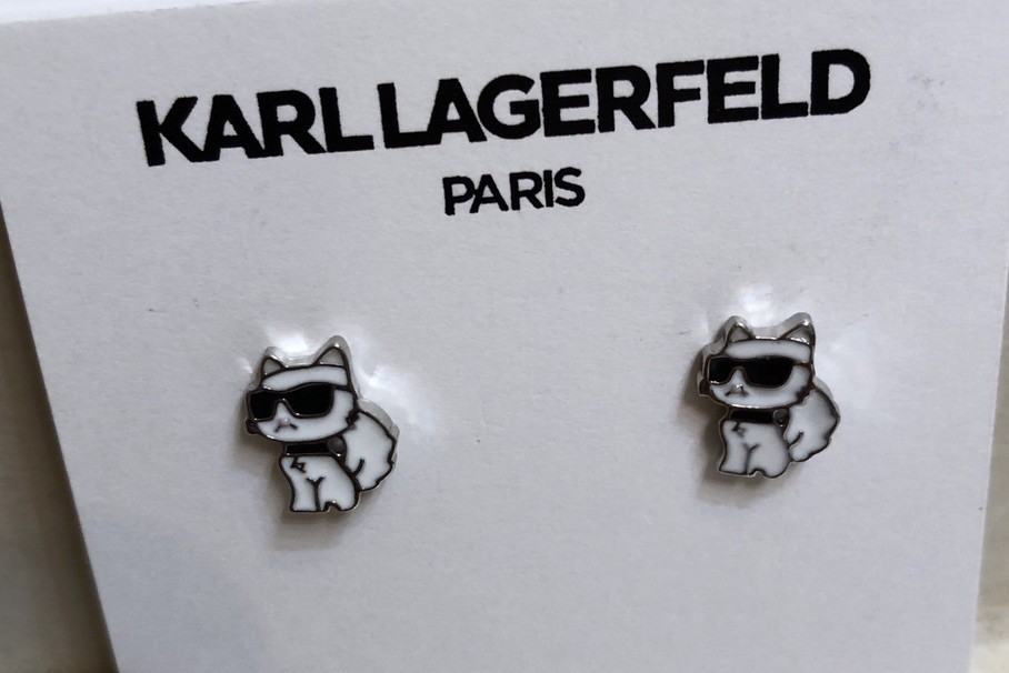 Karl Lagerfeld White & Black Enamel Mini Sitting Choupette Stud Earrings NWT