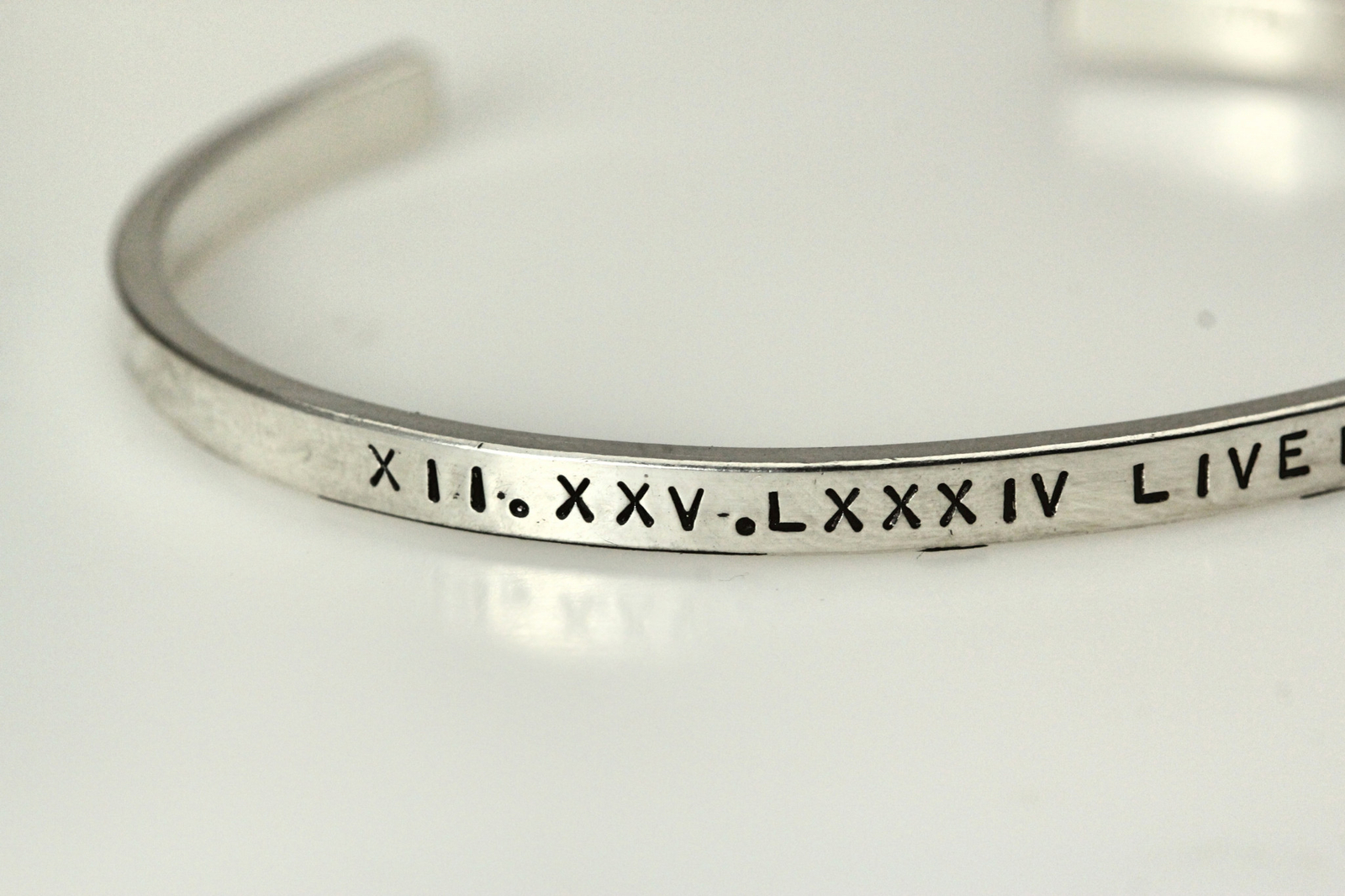 925 Sterling Silver “LIVE LAUGH LOVE” Bangle Bracelet 13.1 Grams (BR3894)