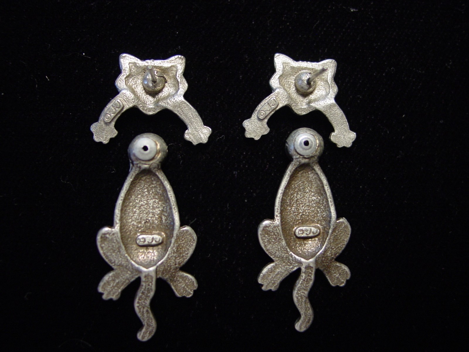 “JJ” Jonette Jewelry Silver Pewter Large ‘CAT 3-D’ Pierced Earrings