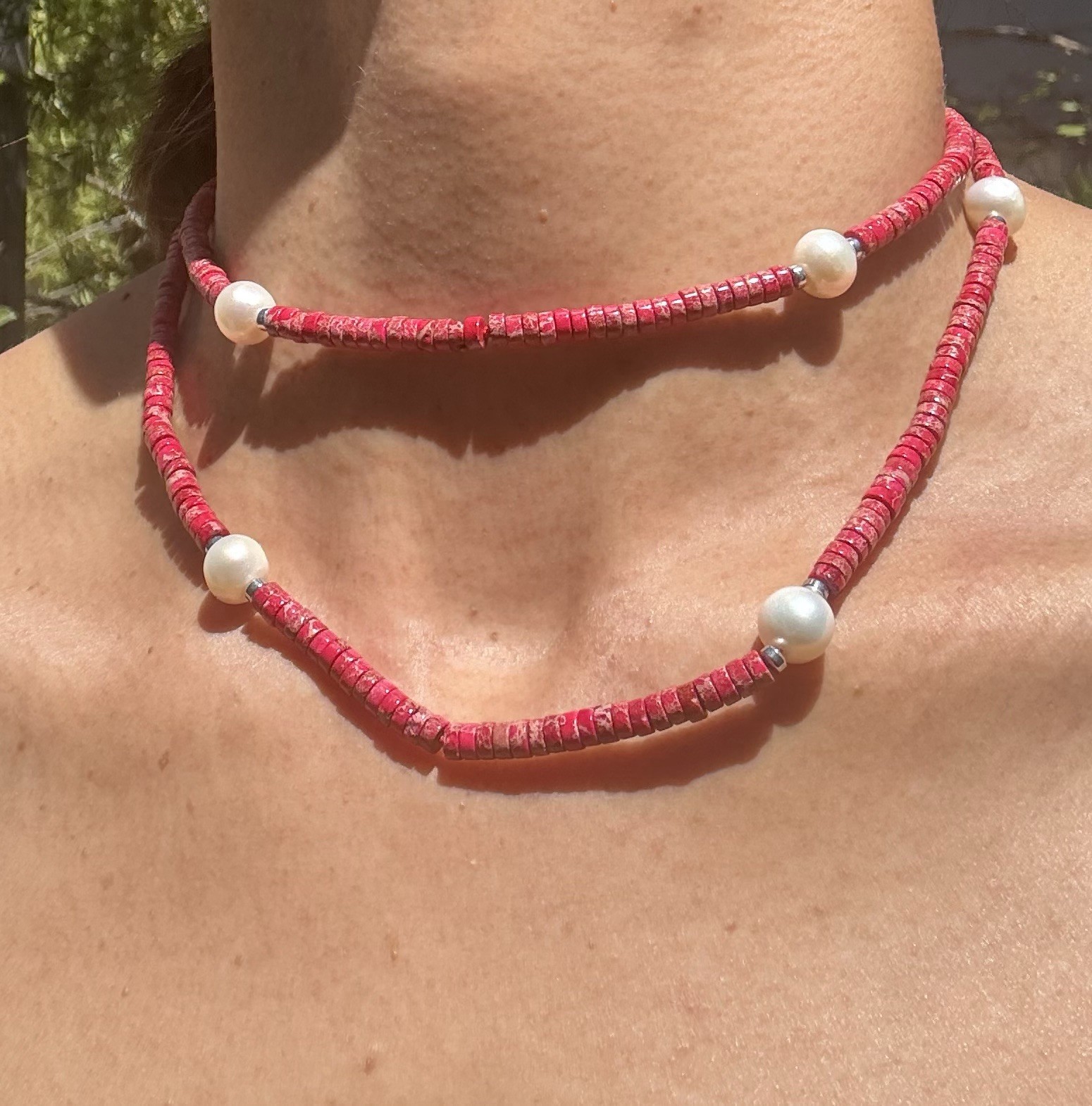 Red White Pearl Round Beaded Necklace, Stone Beads, Ball/Bead Chain Style