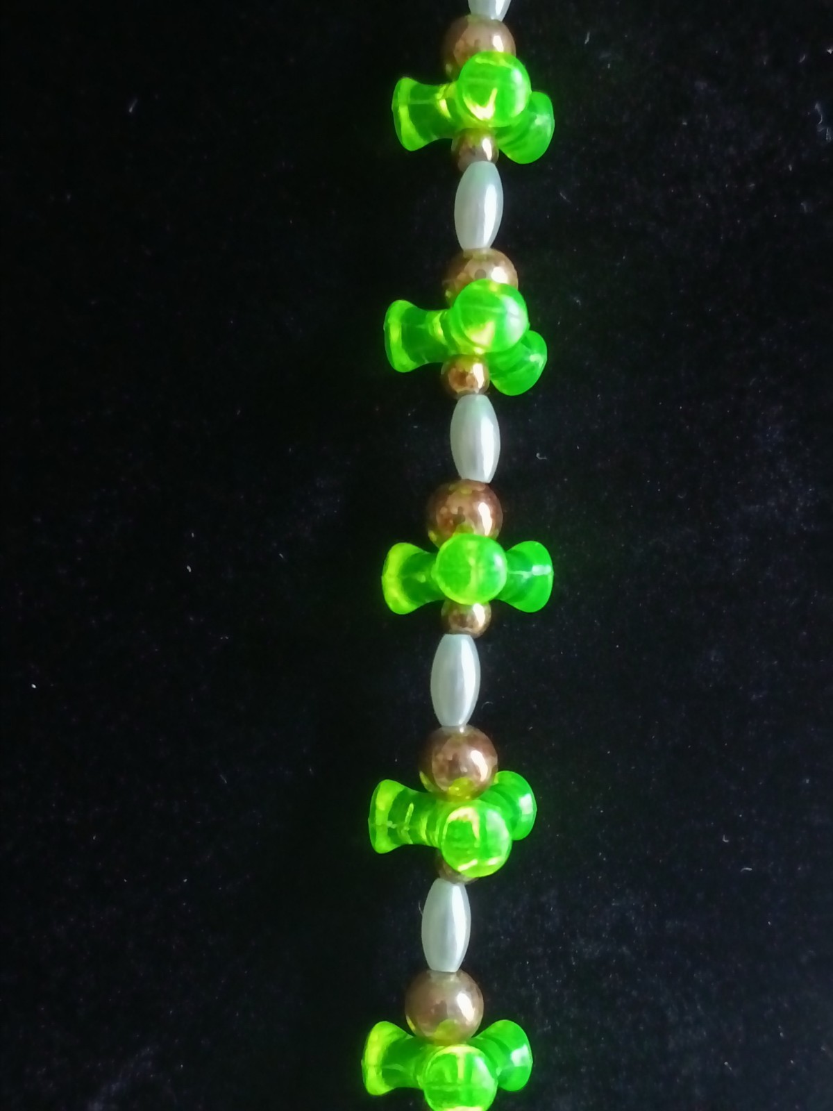 vintage Green Silver Bow-Shaped Beaded Necklace Plastic Metal 16in No Stone