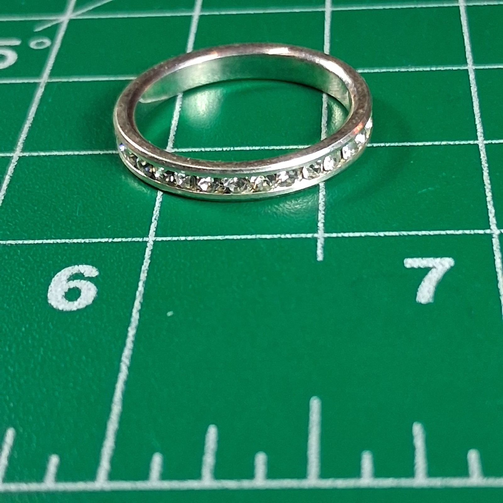 Vintage Polished Silver Tone Faceted Crystal Pave Band Size 7.5 Ring