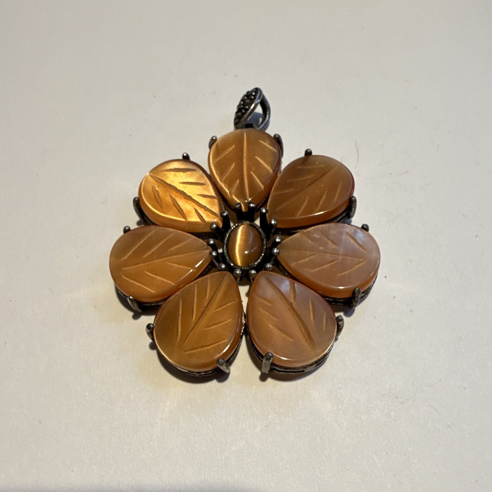 VINTAGE ORANGE MOLDED GLASS LEAF FLOWER BROOCH PIN CATS EYE CENTER 925