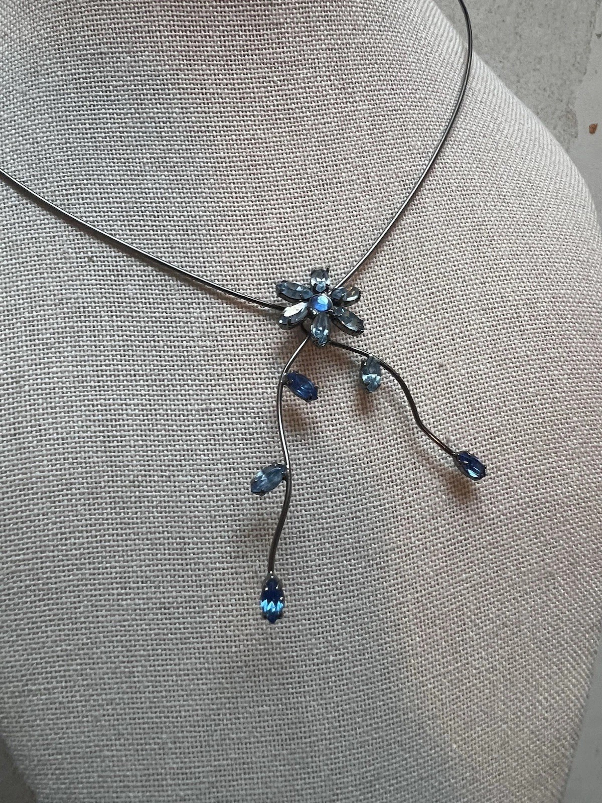 Beautiful Blue Prong Set Rhinestone Slip On Wired Collar Necklace Dark Gray H3