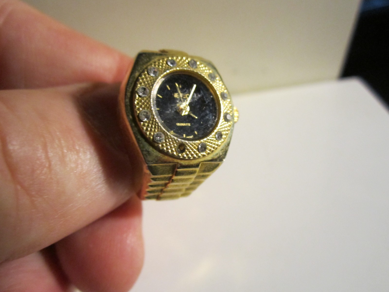 2 WATCH CLOCK RINGS -BOTH FANCY DESIGNS AND NEED BATTERIES TO RUN – OFC-R1