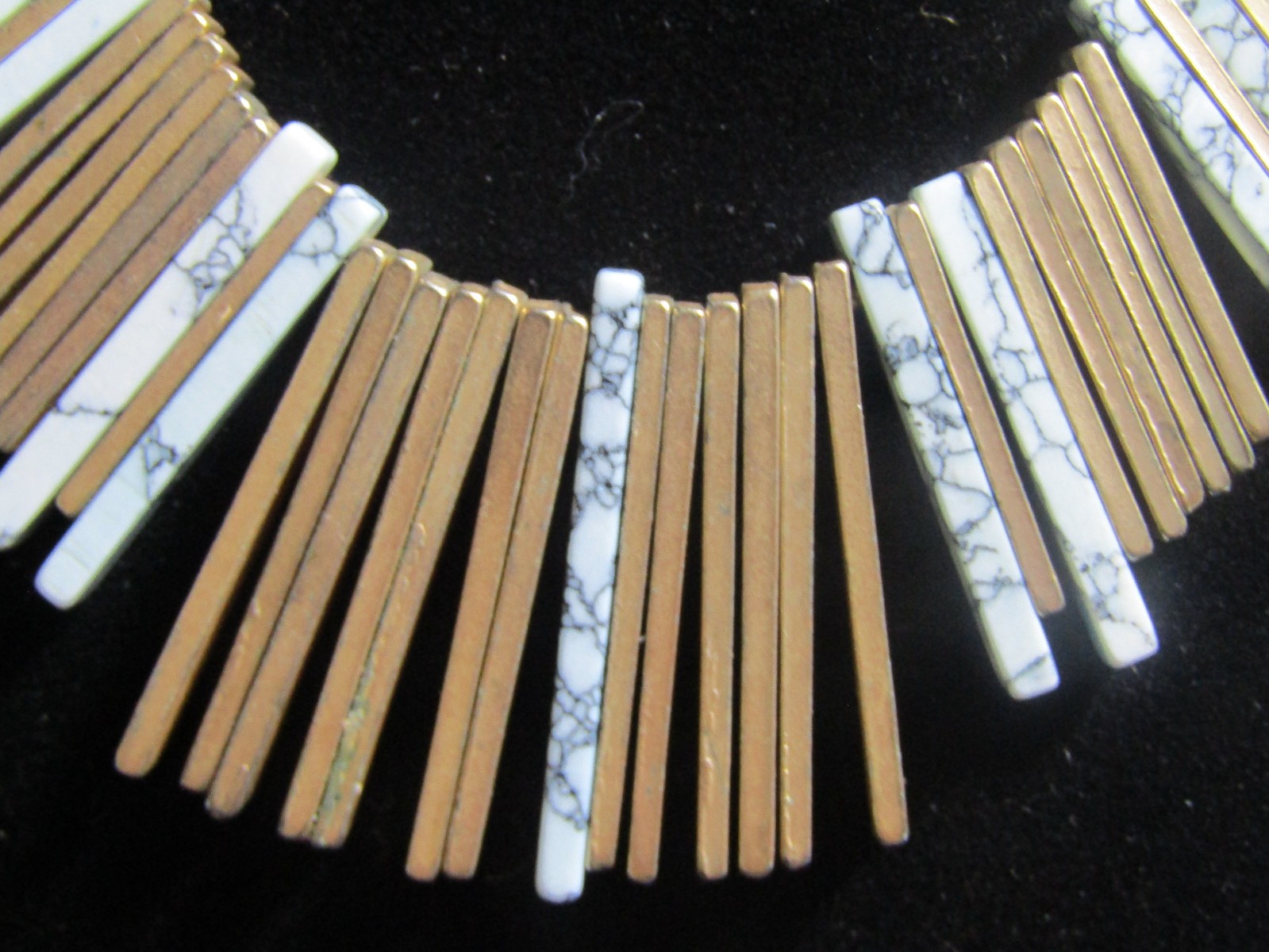 Necklace 34″ With Metal & Plastic Pieces lot sg3