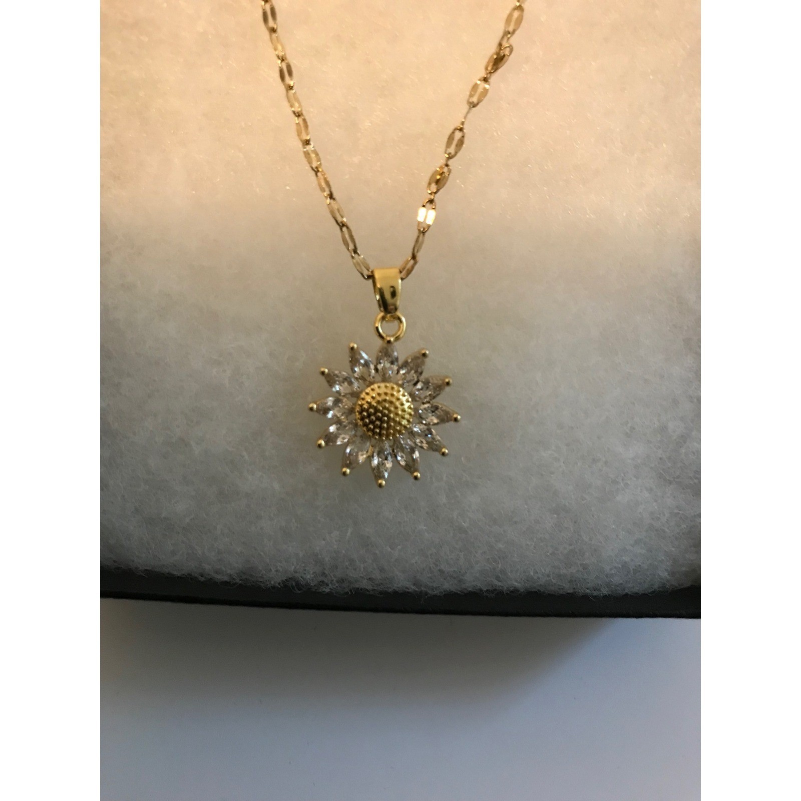 Stunning Sunflower Pendant Necklace 18K Gold Plated