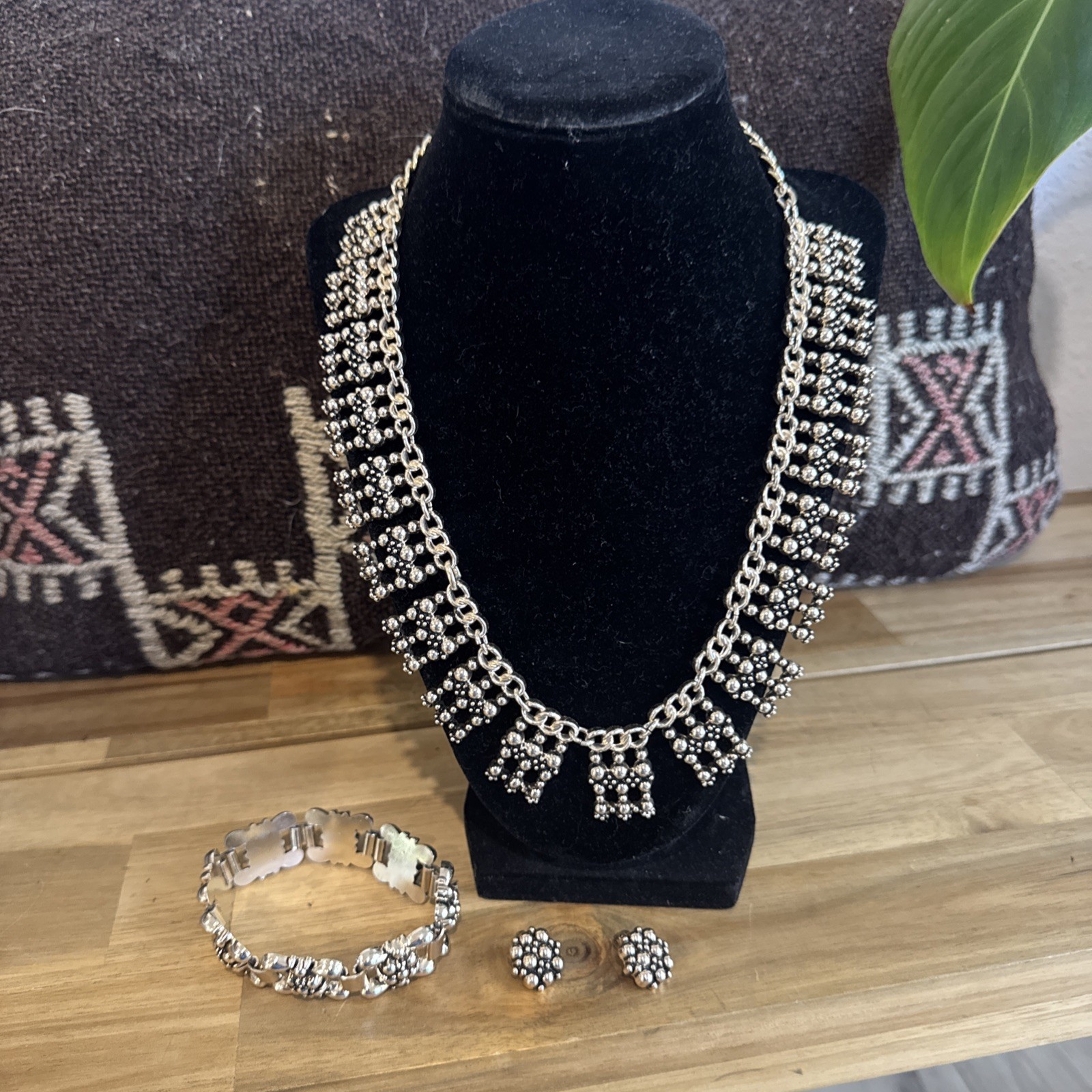 Vintage Muster U Schloss Aluminum Jewlery -Necklace Bracelet + Clip on Earrings