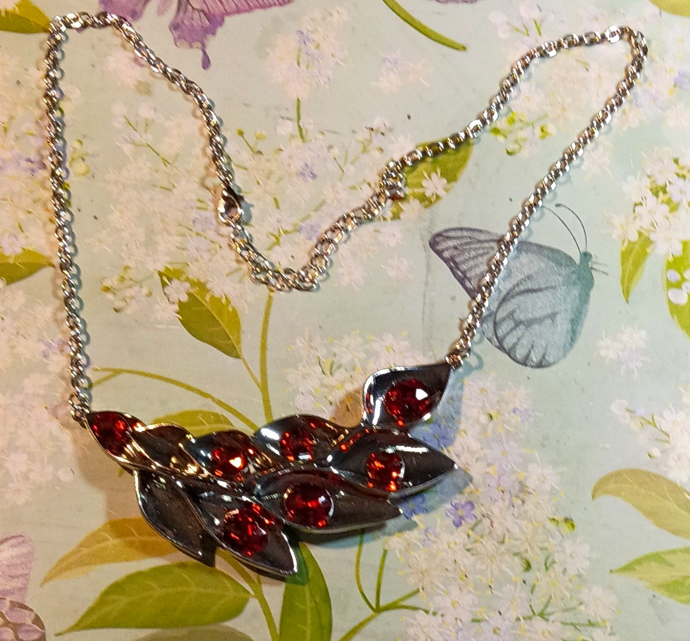 Silver Tone Red Crystal Teardrop Leaf Charm Pendant Cable Chain Necklace