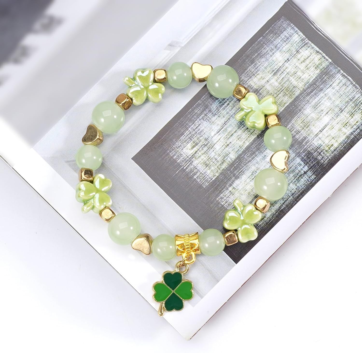 Lucky Clover Stretch Bracelet – Lightweight Beaded Accessory for All Occasions