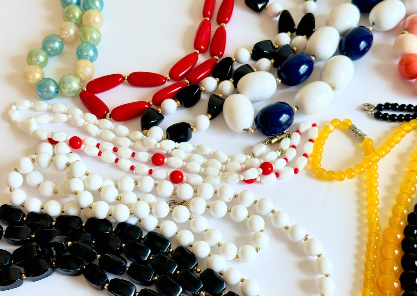 Lot of 13 Necklaces Mixed Materials & Designs Vintage & Contemporary N-51