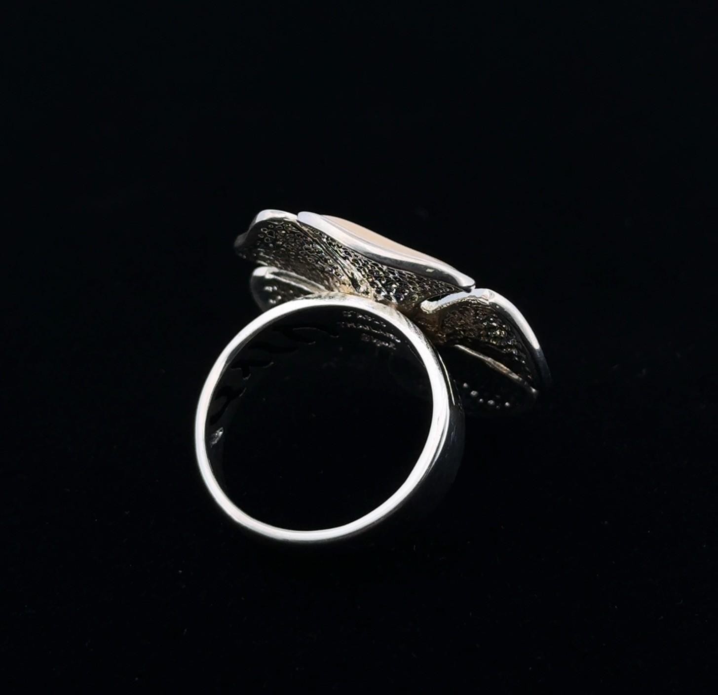 Size: 10 David Sigal 925 Sterling Silver Cream Enamel Flower CZ Ring 13.1g