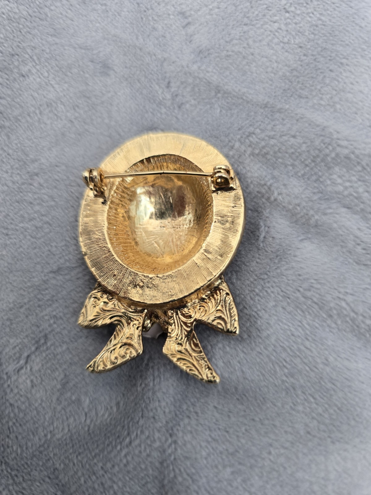 1928 Brand Straw Hat with Rose and Faux Pearl Gold Tone Pin Brooch Approx 2.5 In