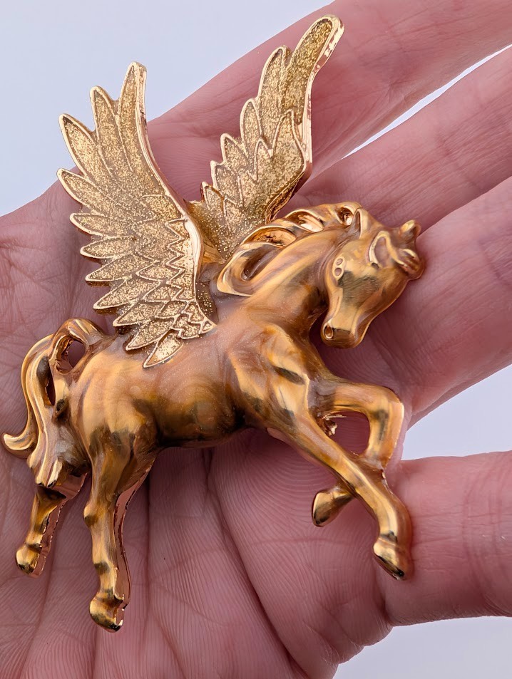 GLITTER-WINGED GOLDEN PEGASUS BROOCH metal enamel flying horse pin unicorn S6