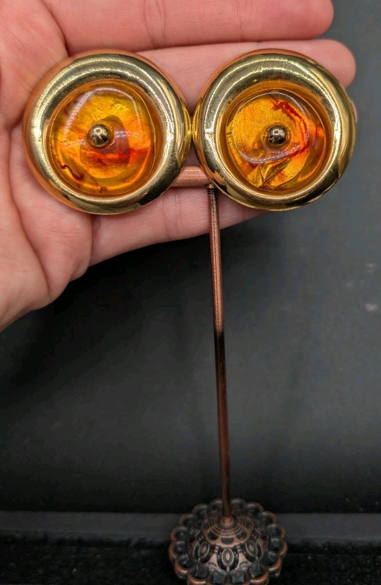 Vintage Signed Valentino Garavani Marbled Runway Bold Gold Tone Clip On Earrings