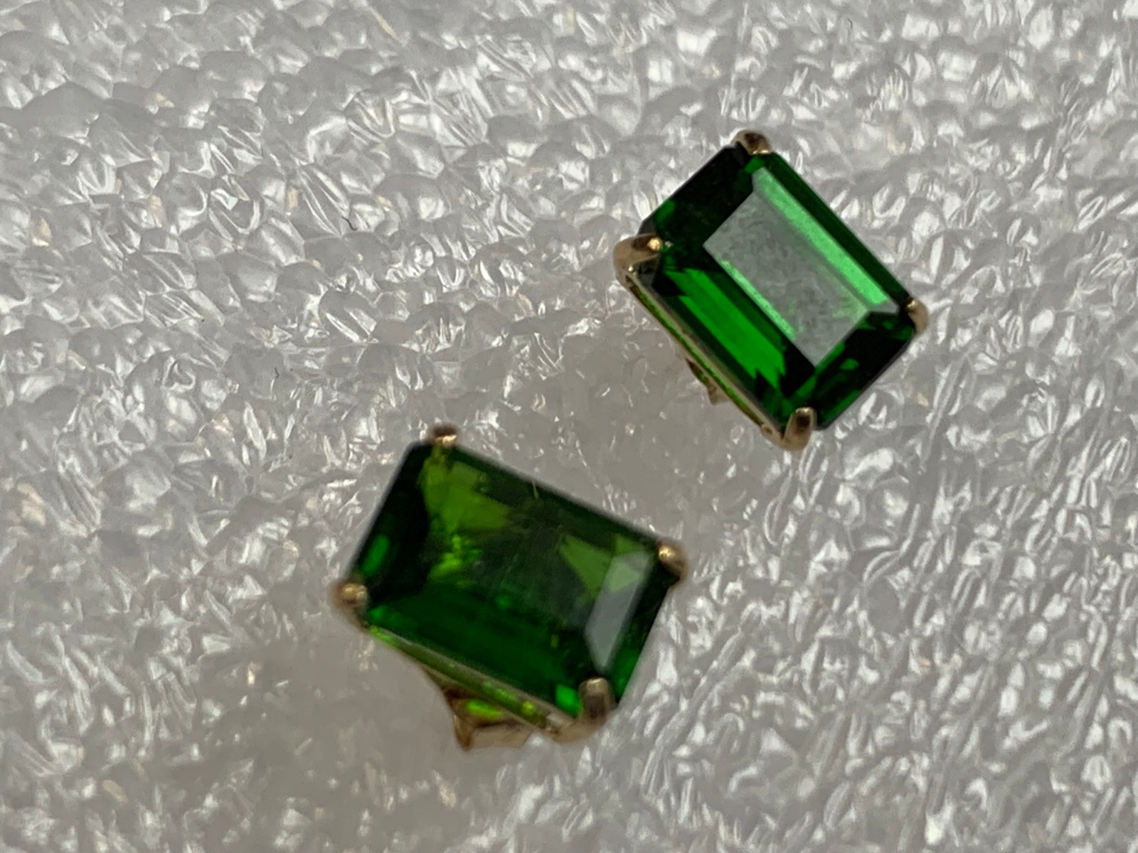 10K Yellow Gold Earrings .68g Fine Jewelry Baguette Emerald Look Studs *READ*