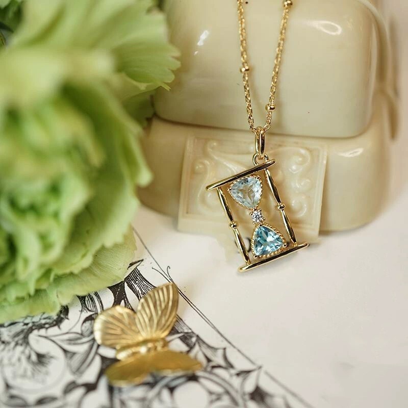 Golden pendant necklace accessory, necklace jewelry birthday and graduation gift