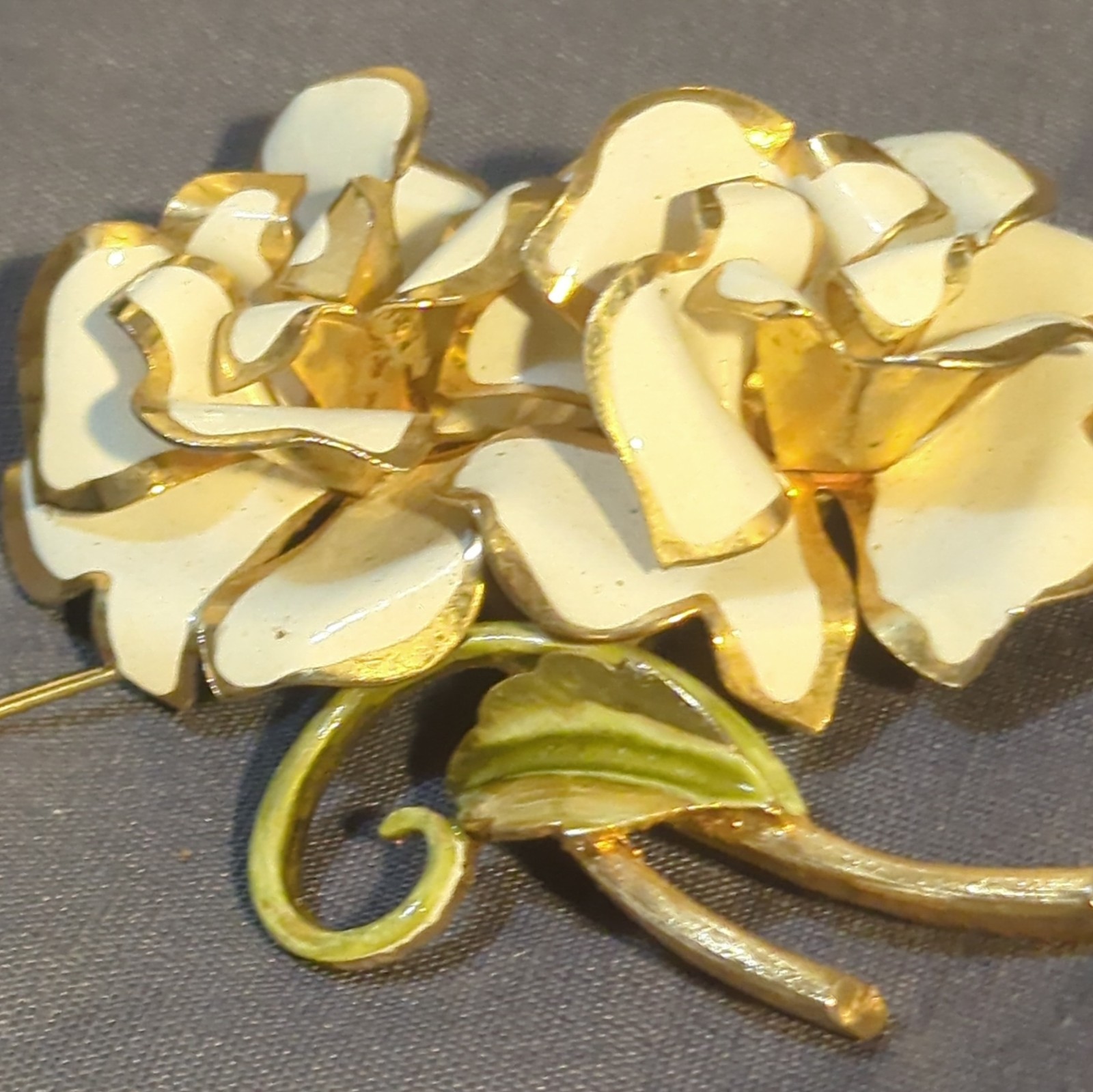 Gold Tone White Enamel Flower Brooch Pin w/ Green Stem, Metal, No Stone