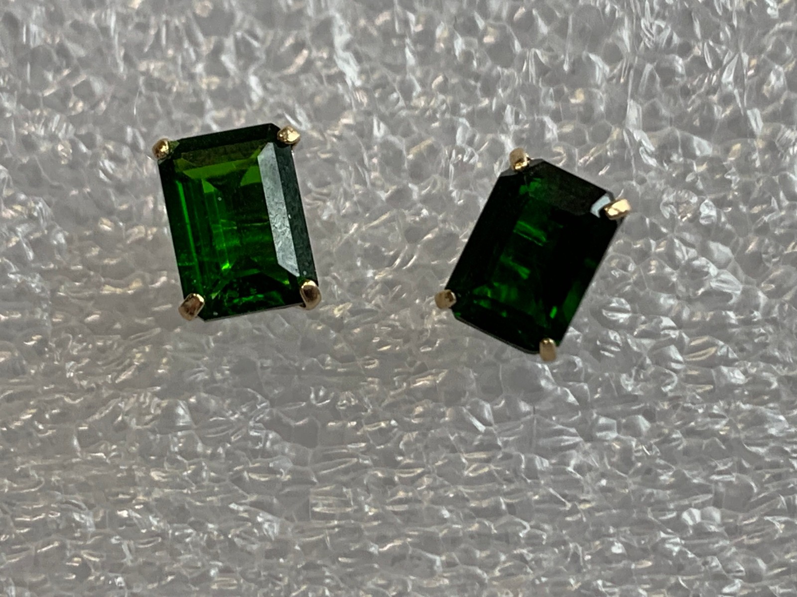 10K Yellow Gold Earrings .68g Fine Jewelry Baguette Emerald Look Studs *READ*