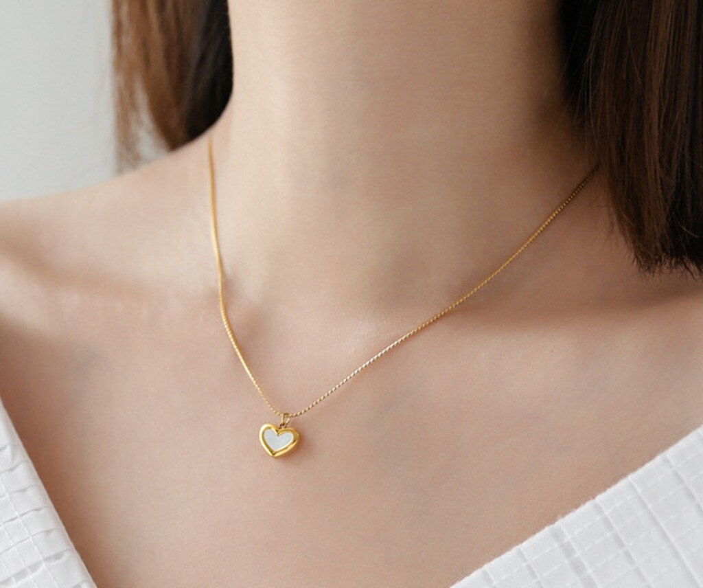 Gold Plated Titanium Stainless Steel Gold Seashell Heart Love Necklace 16-18″
