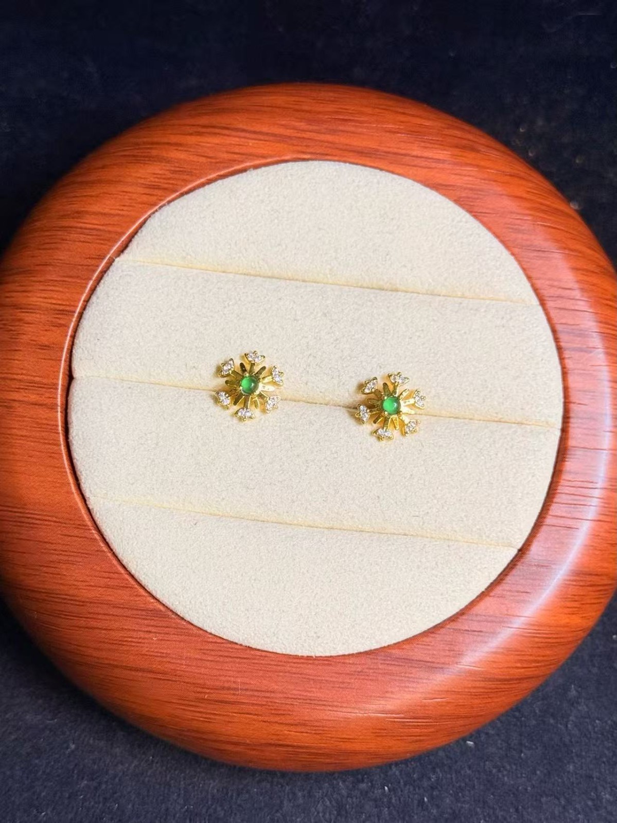 Top Natural grade A jadeite snowflake stud earring