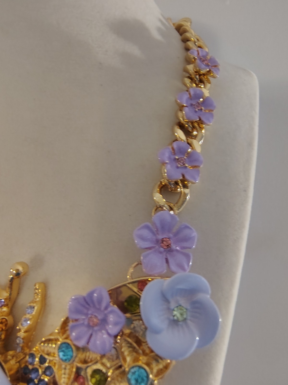 ​Betsey Johnson Flower Show Bee Statement Necklace Purple Lavender Rhinestone