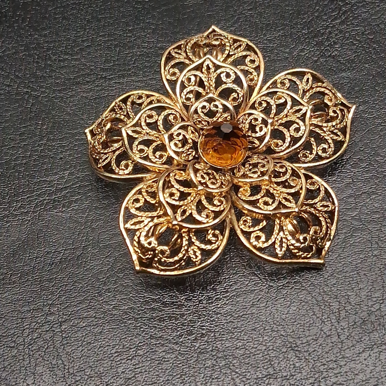 Signed MONET Gold Tone Filigree Flower Beooch Whit Brown Glass Center. 17.939
