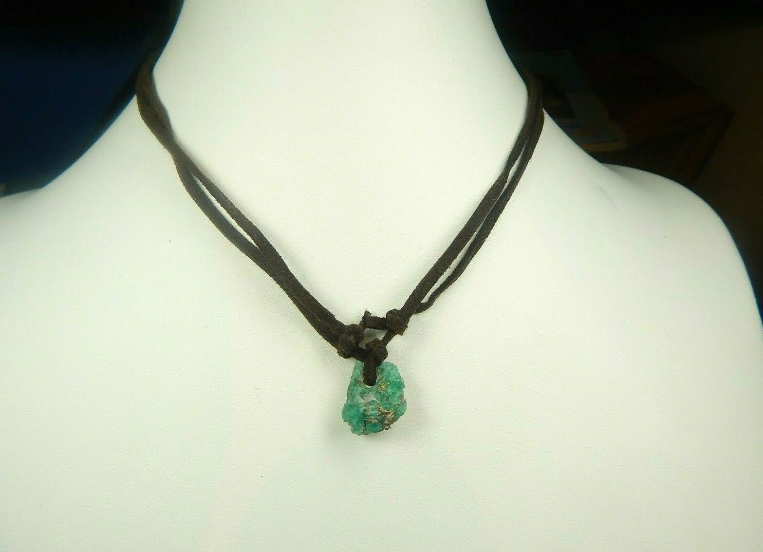 Colombian Emerald Rock with crystals 15.00 Cts Mineral Beryl Cow Leather Muzo Mi