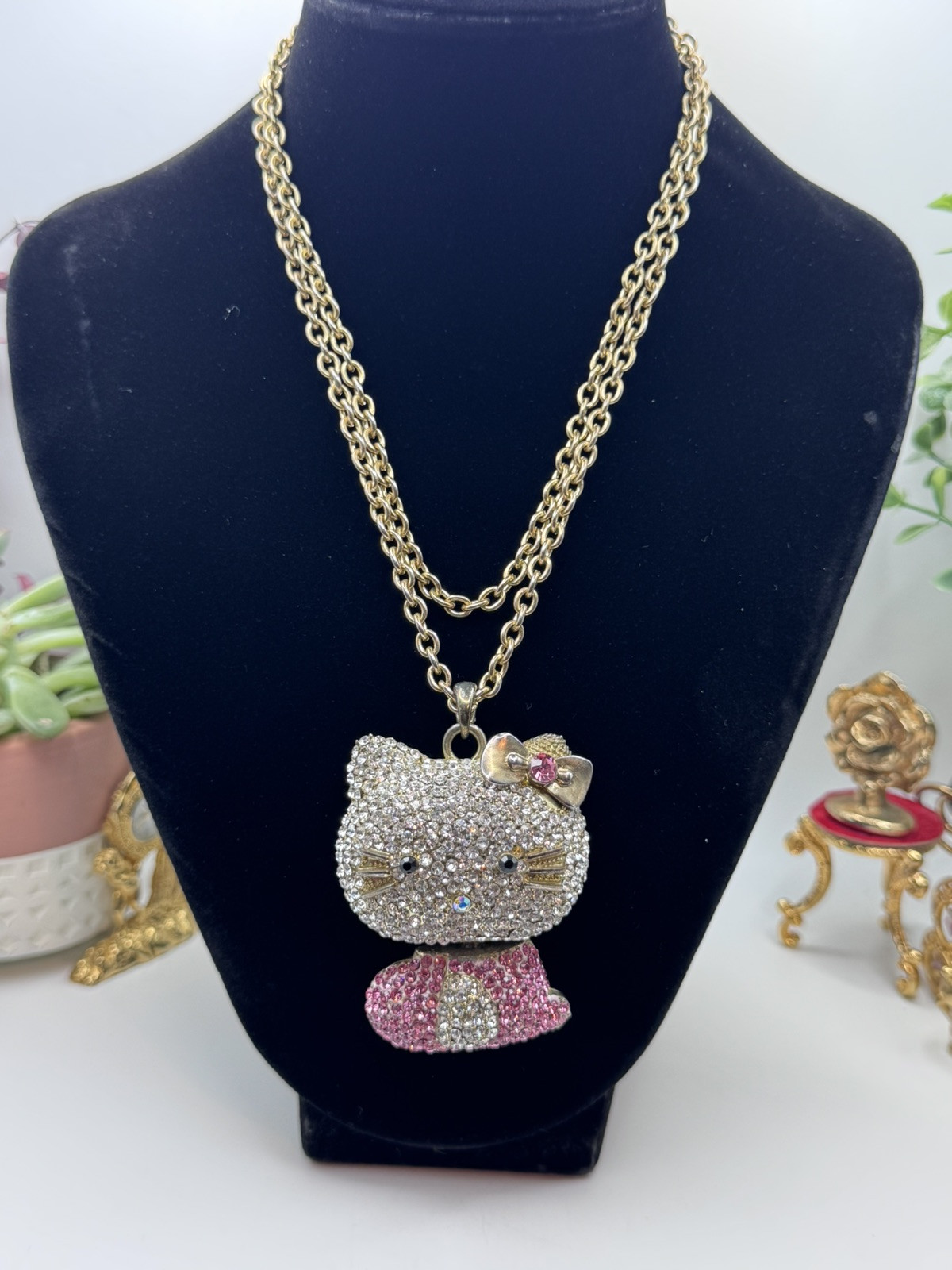 Gold Tone Long Necklace Whit Rhinestone Hello Kitty Pendant 35” Long