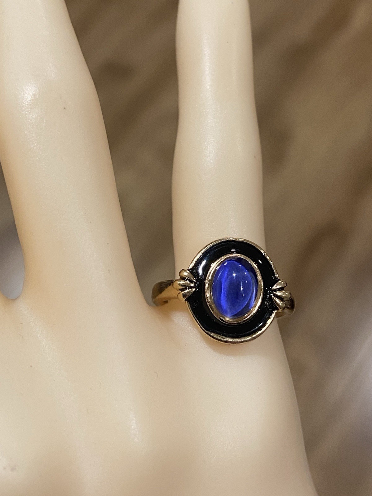 Elegant Gold-Plated Copper Mood Ring | Black Enamel & Oval Glass Stone Size 6
