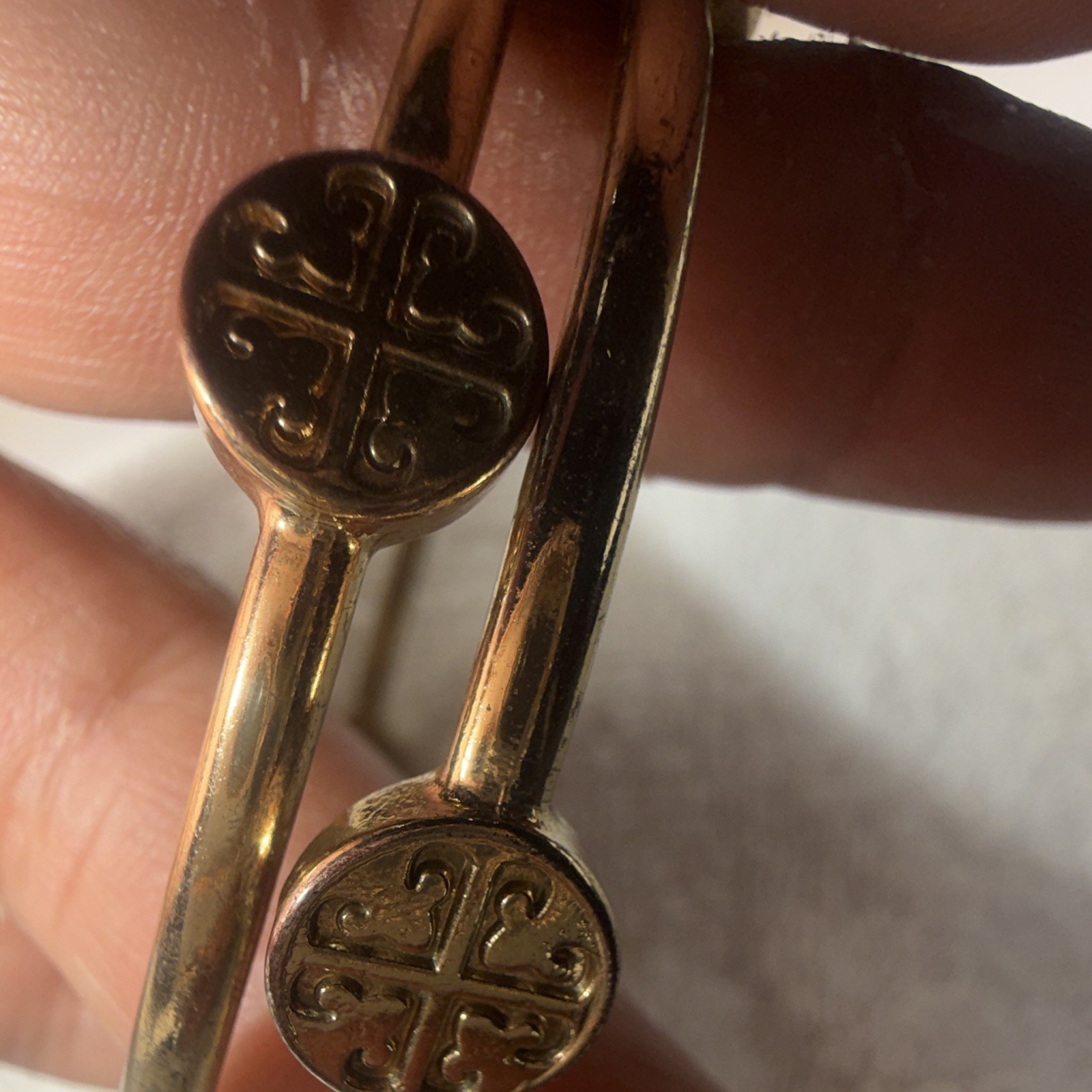 Gold Tone Round Hoop Earrings Hinged Snap Closure Cross Pattern No Stone
