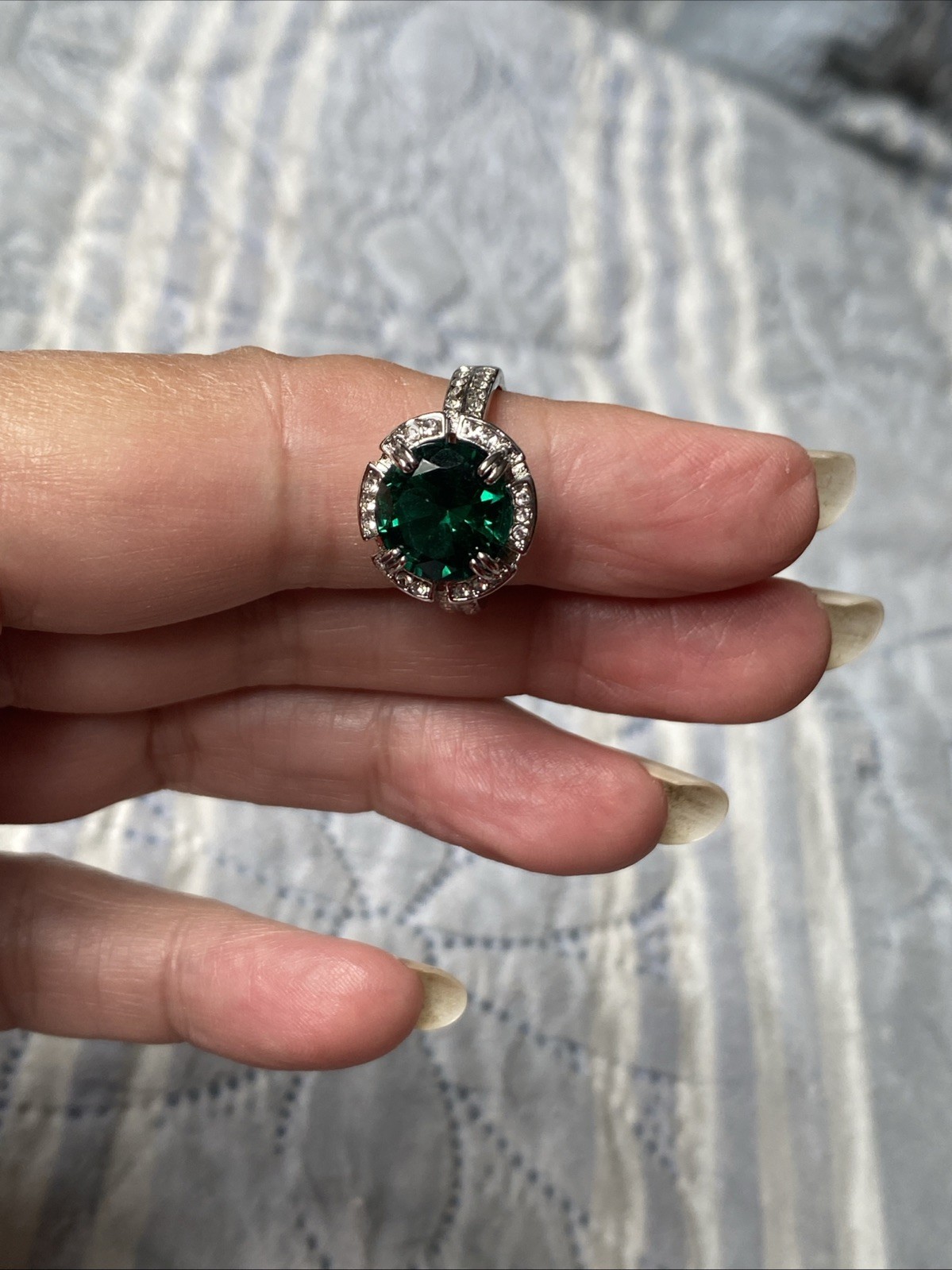 Good Quality Costume Faux Emerald Ring Silver Tone Size 6
