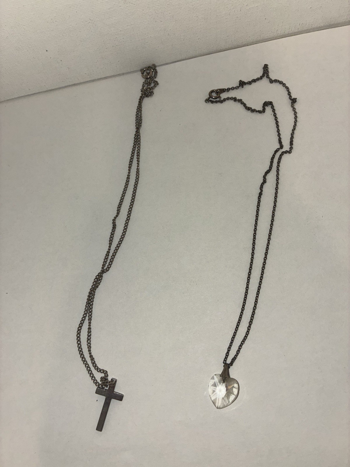 Lot of assorted women’s necklaces/ chains 26 in total.