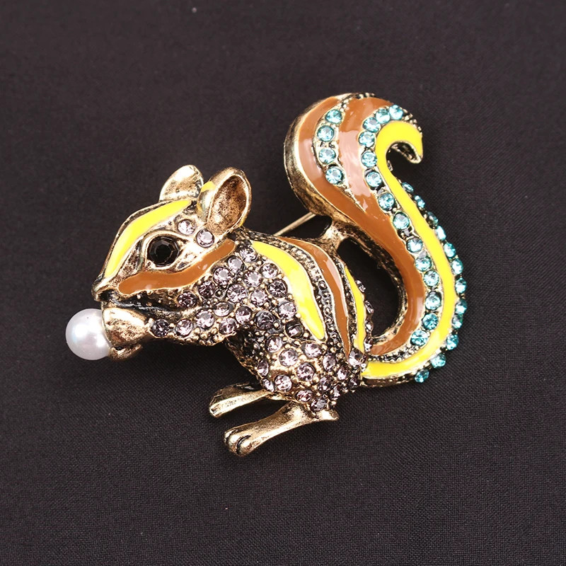 Women Men Unisex Squirrel Lover Brooch Fashion Animal Pins Badge Jewelry