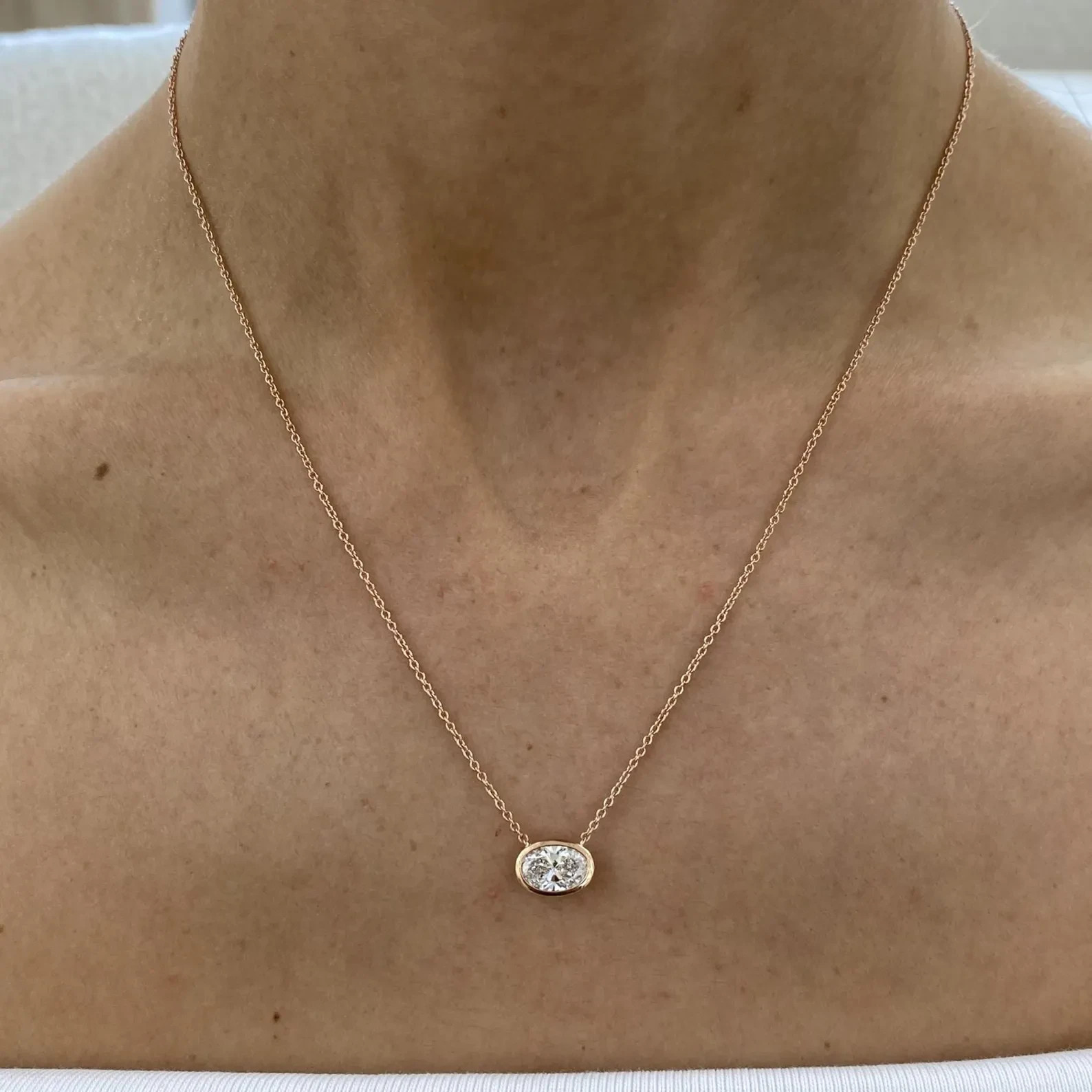 Lab Grown 1.00 Ct Oval EF VS Diamond Bezel Setting Necklace in 14K Rose Gold