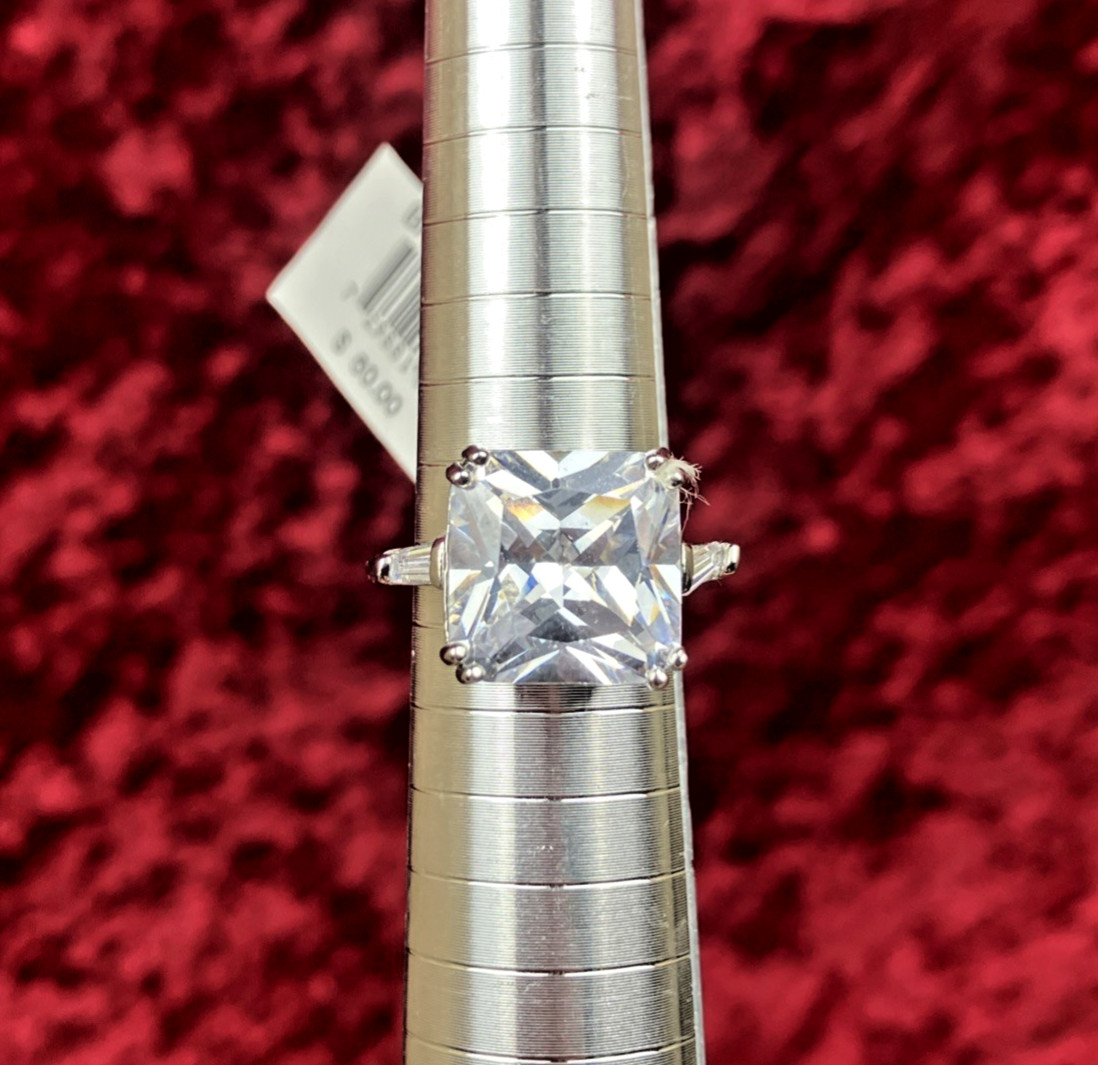 Macy’s CZ Asscher Cut Center Stone Ring In Silver Plate Size 7 NWT RP $60
