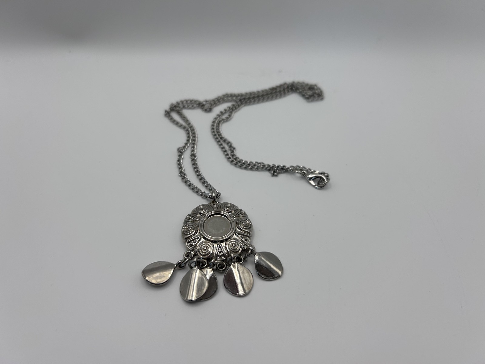 Necklace Silver Tone Round Pendant Fringe Teardrop Dangles Cream Lobster 15 In