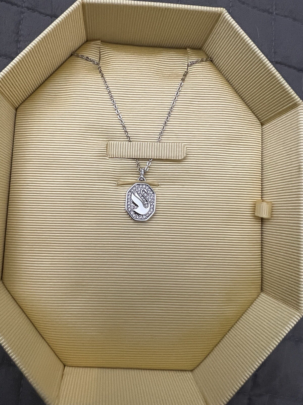Swarovski Signum NEW Swan necklace Pendant Clear Crystals 5621098