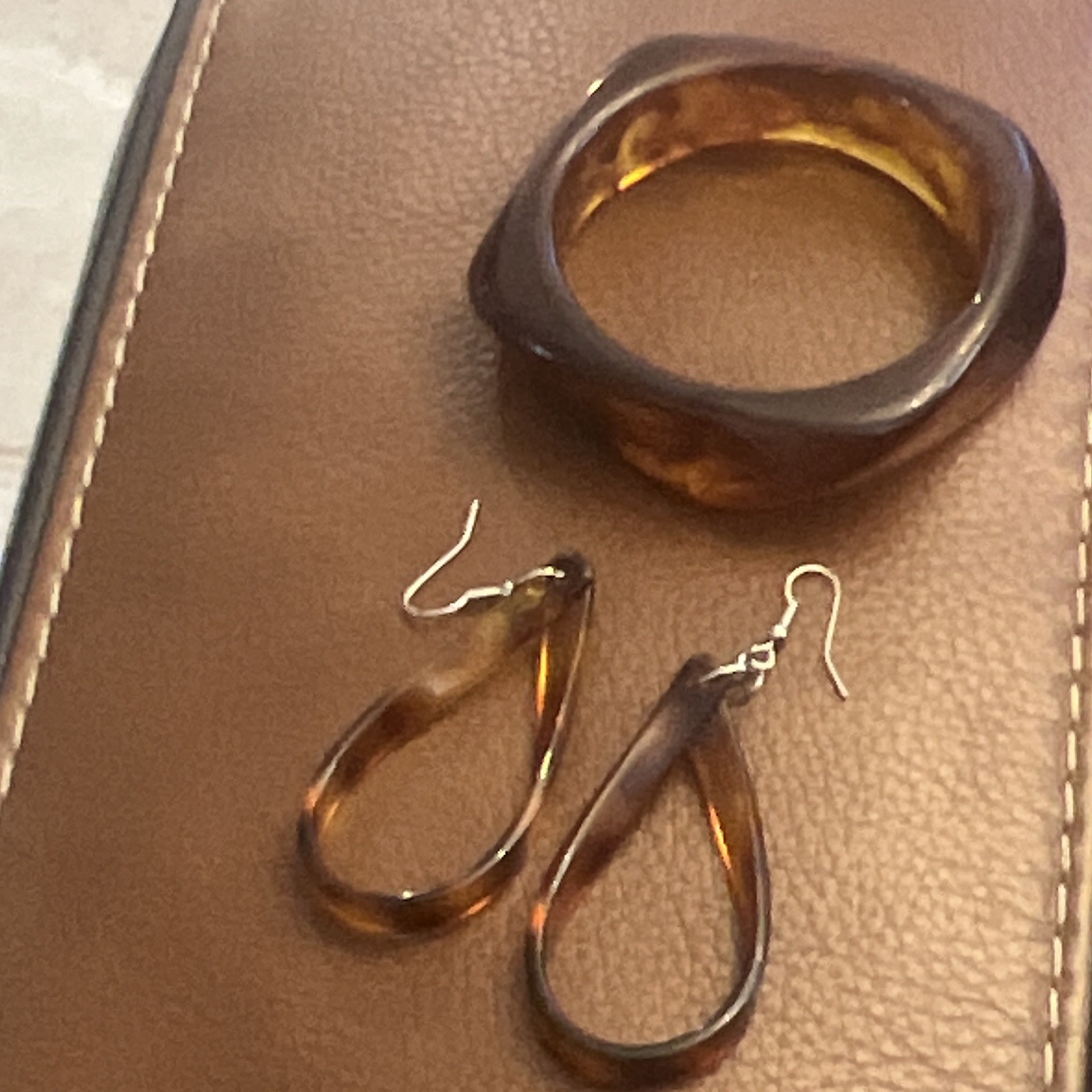 Brown Resin Jewelry Set: Bracelet & Teardrop Dangle Earrings, No Stone