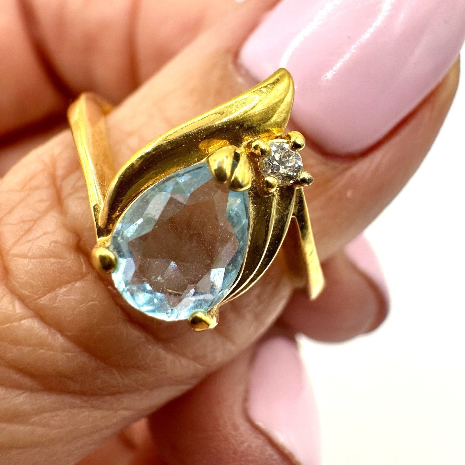 Pear Shaped Blue Crystal & CZ Ring Gold Plated Size 9 Stamped Elegant Jewelry
