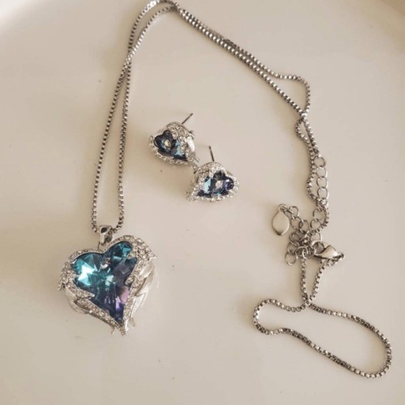 CDE Angel Wing Heart Jewelry Set Blue Crystal Necklace Stud Earrings Silver Tone
