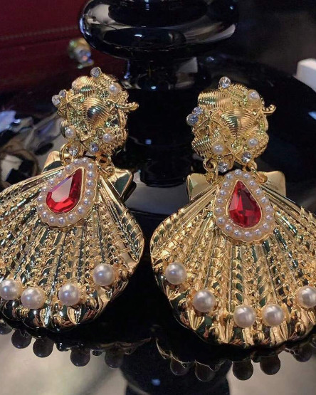Gold Scallop Seashell Earrings Beach Couture White Faux Pearl Gold Plated Beach