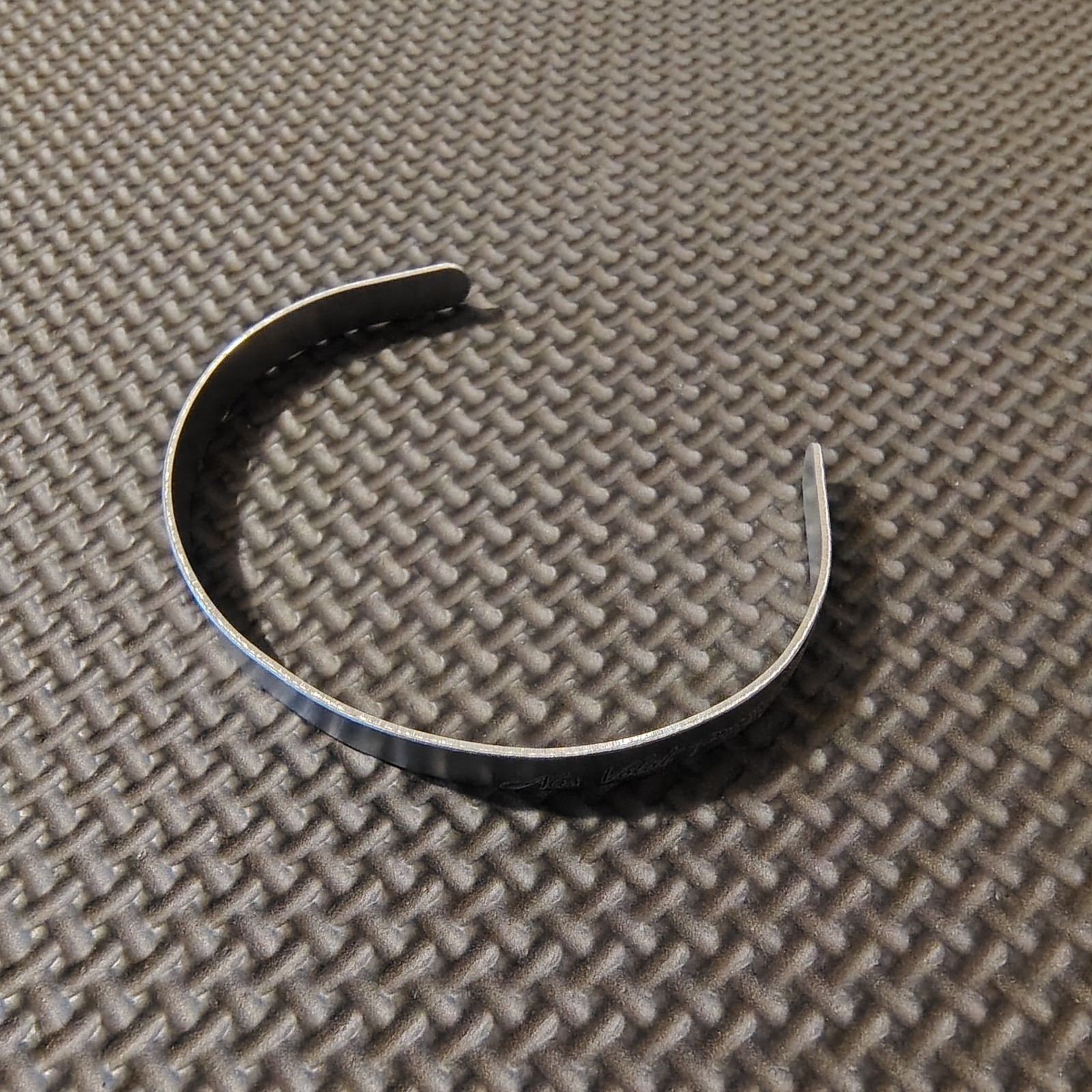 HANDMADE CUSTOM Aluminum Alis Volat Propriis Engraved Cuff Bangle Bracelet 6mm