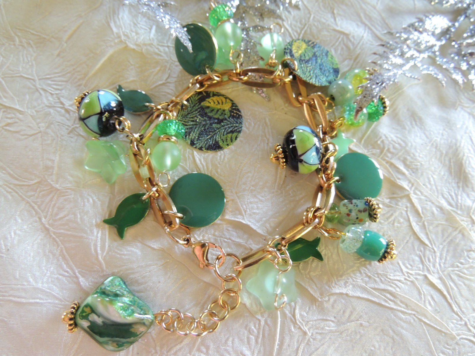 JUNGLE PARADISE DANGLING CHARM BRACELET
