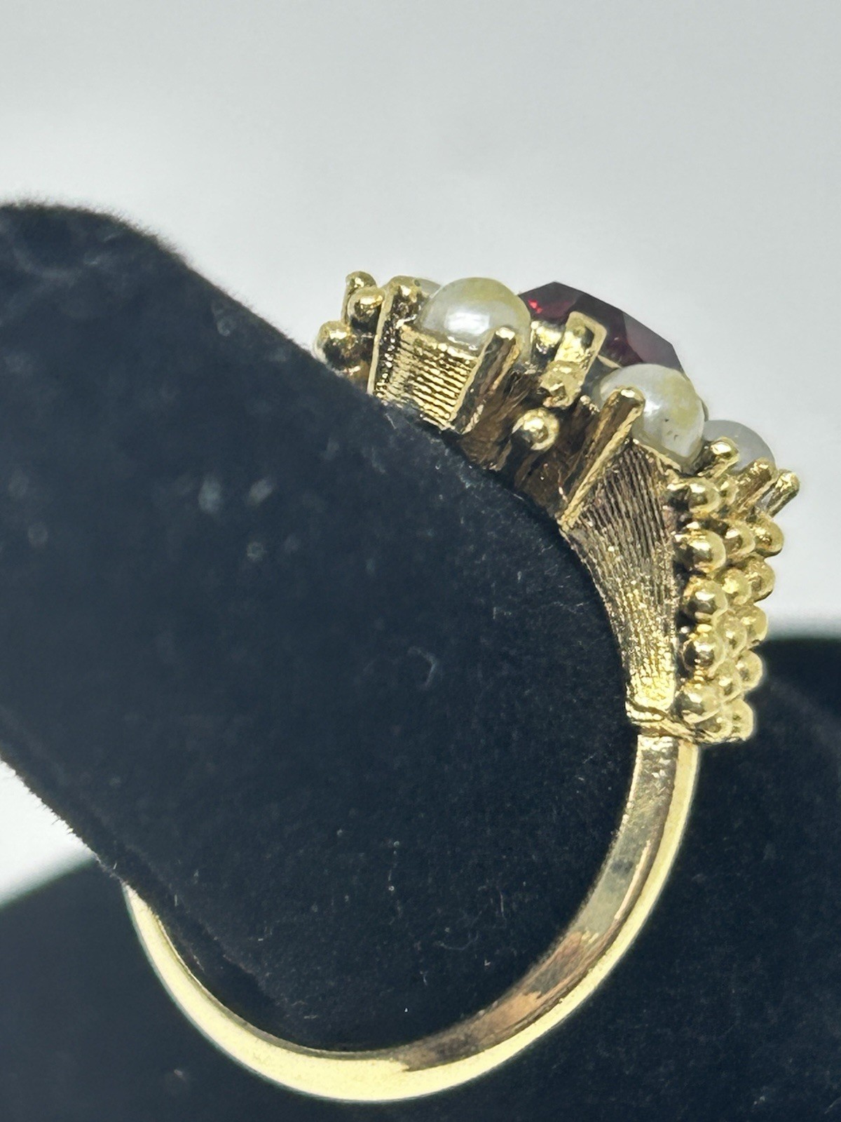 Vintage Avon Cocktail Ring Size 6.5 Red Garnet Glass Pearl Gold Tone Signed 1970