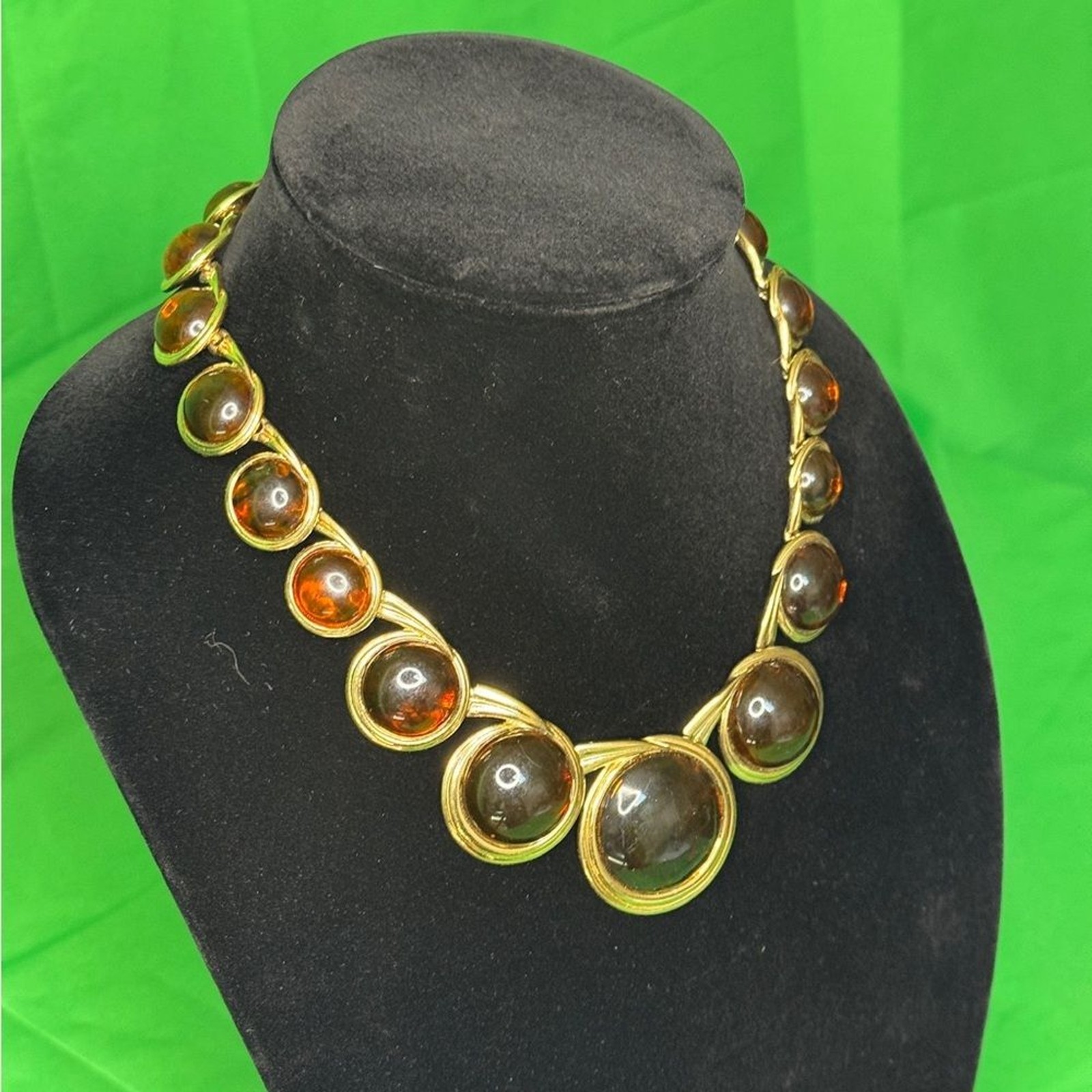 Elegant Gold and Brown Necklace vintage