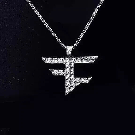 Simulated Diamond Beauty Pendant 14K White Gold Plated With Free 18″ Box Chain