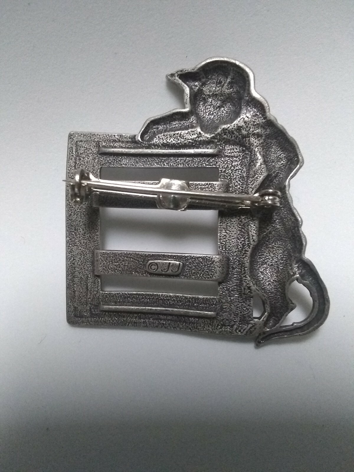 “JJ” Jonette Jewelry Silver Pewter CAT Picture Frame with Hearts Pin Broch
